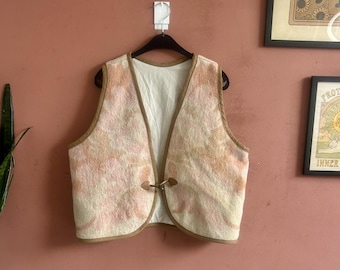 Einzigartige Vintage Woll Decke Weste, Upcycled Wollweste, Handgemachte Übergroße Weste L XL, Nachhaltige Rosa Blumen Weste