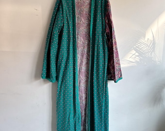 Vintage Paisley Duster Mantel: Handgemachte Upcycled Bettlaken Strickjacke (Größe Medium)