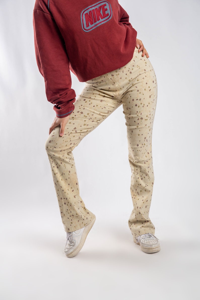 Soft yellow trousers Vintage flaired trousers Beige floral print pants Mid waisted pantalon Vintage mid waist pantalon Size XS34