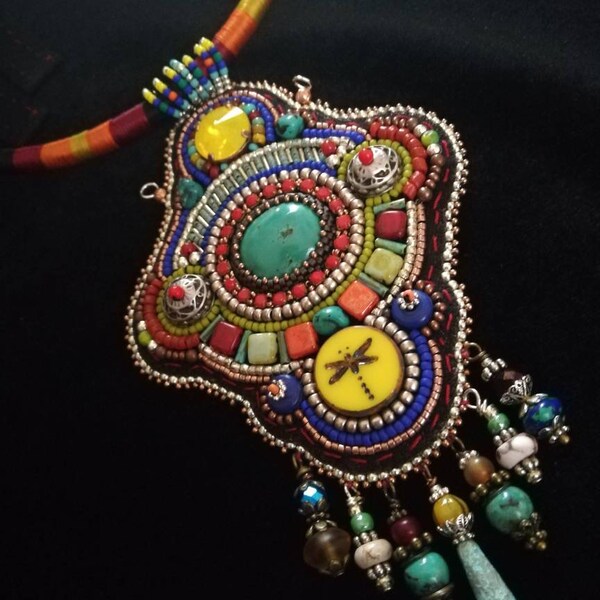 Collier plastron nomade, boho turquoise, brodée perles entièrement à la main. Bijou turquoise du Tibet. Bijou kokopellyLtd