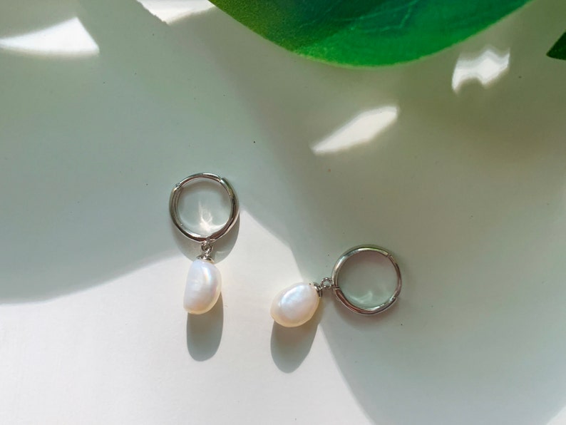 Pearl Hoop Earrings Simple pearl earrings Pearl Hoops Mini Hoop Earrings Gold pearl earrings Silver Pearl Hoop Earrings