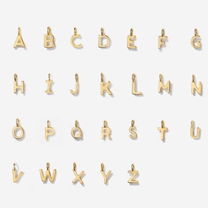 K&ouml;nnte beinhalten: Goldene Alphabet-Buchstaben-Anh&auml;nger von A bis Z zum Schmuckmachen. Jeder Anh&auml;nger ist ein einzelner Buchstabe.