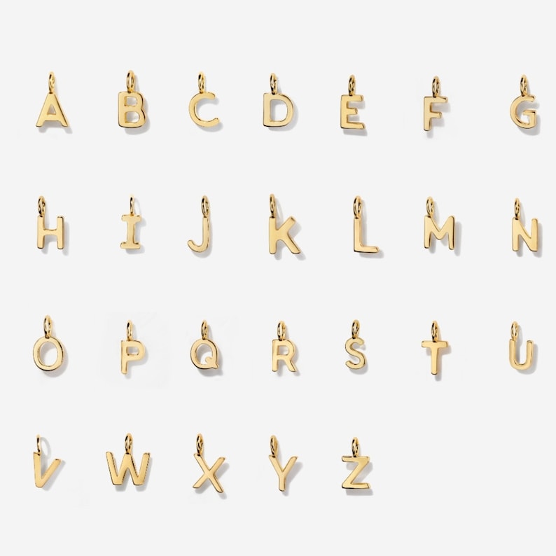 K&ouml;nnte beinhalten: Goldene Alphabet-Buchstaben-Anh&auml;nger von A bis Z zum Schmuckmachen. Jeder Anh&auml;nger ist ein einzelner Buchstabe.