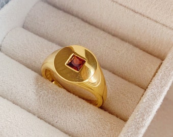 Natural Garnet Signet Ring in Gold, January Birthstone Ring, Signet Gemstone Ring, Chunky Garnet Gold Ring, gift for her