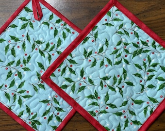 Handmade Christmas Hot Pads: Holly Fabric Quilted Potholder Set for a Cozy Holiday Kitchen