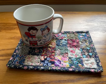 Quilted mug rug, Scrap quilt trivet, quilted snack mat, kitchen decor
