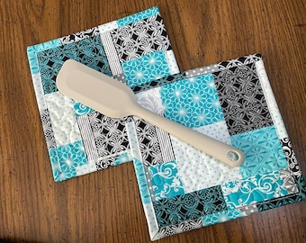 Handmade Quilted Potholder Set: Cotton Fabric Hot Pads