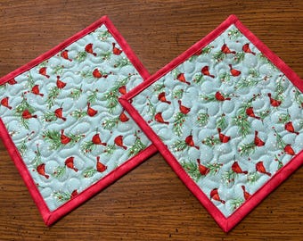 Festive Cardinal Christmas Pot Holders: Handcrafted Hot Pads