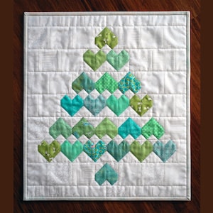 Christmas Hearts PDF Quilt Pattern - Zigzag, Heart, Diamond Christmas Tree. Large throw quilt plus Mini Quilt Pattern. Pre-cut friendly.