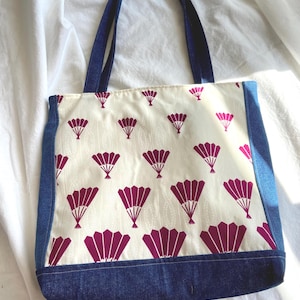 Sac fourre-tout.  Fabriqué à la main à partir de tissus de satin japonais recyclés.  Cartable - Sac de voyage - Sac réutilisable - Sac à provisions.