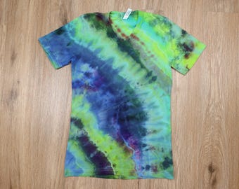 Small v-neck *see photos for measurements*