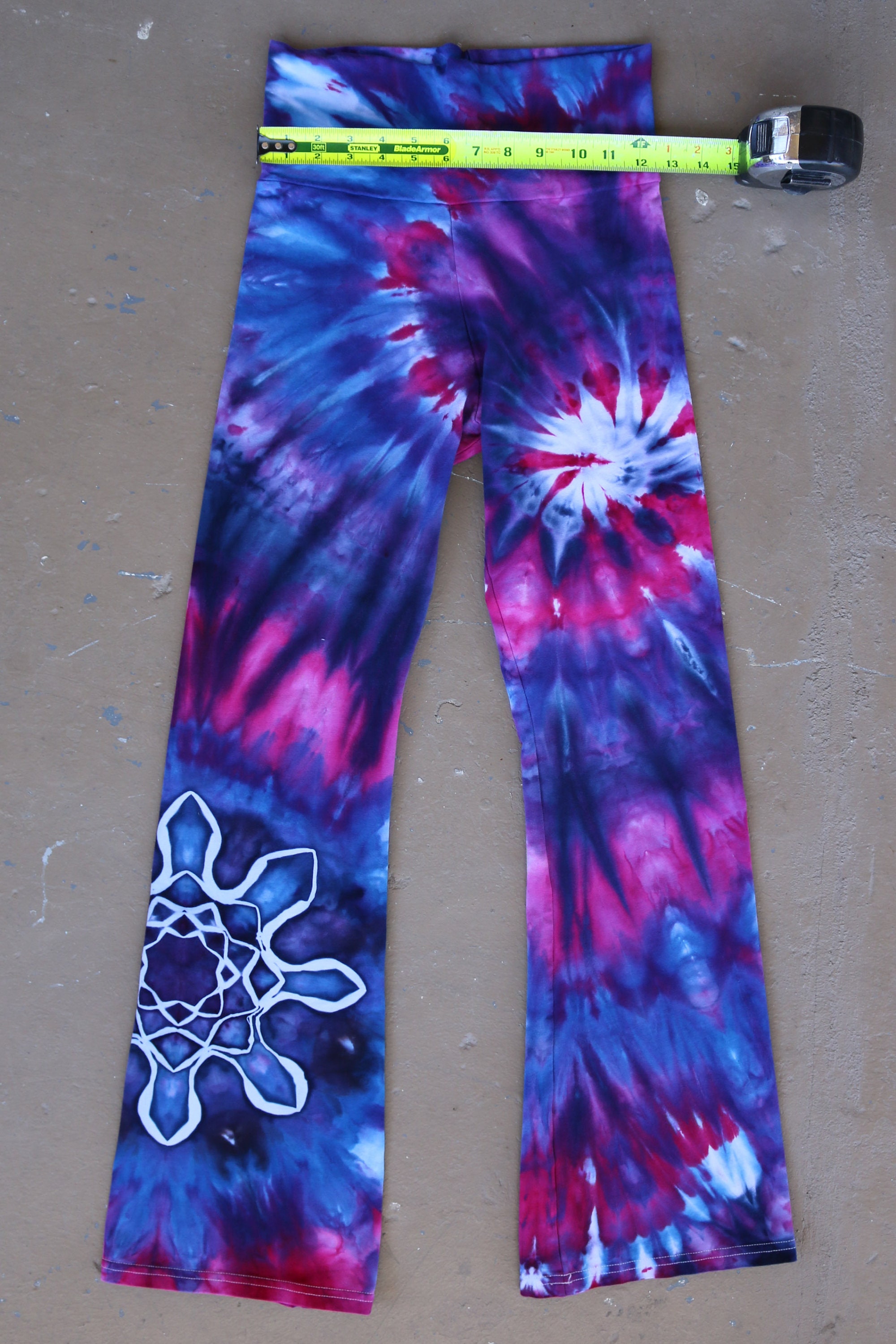 tie dye yoga pants menstruation chart