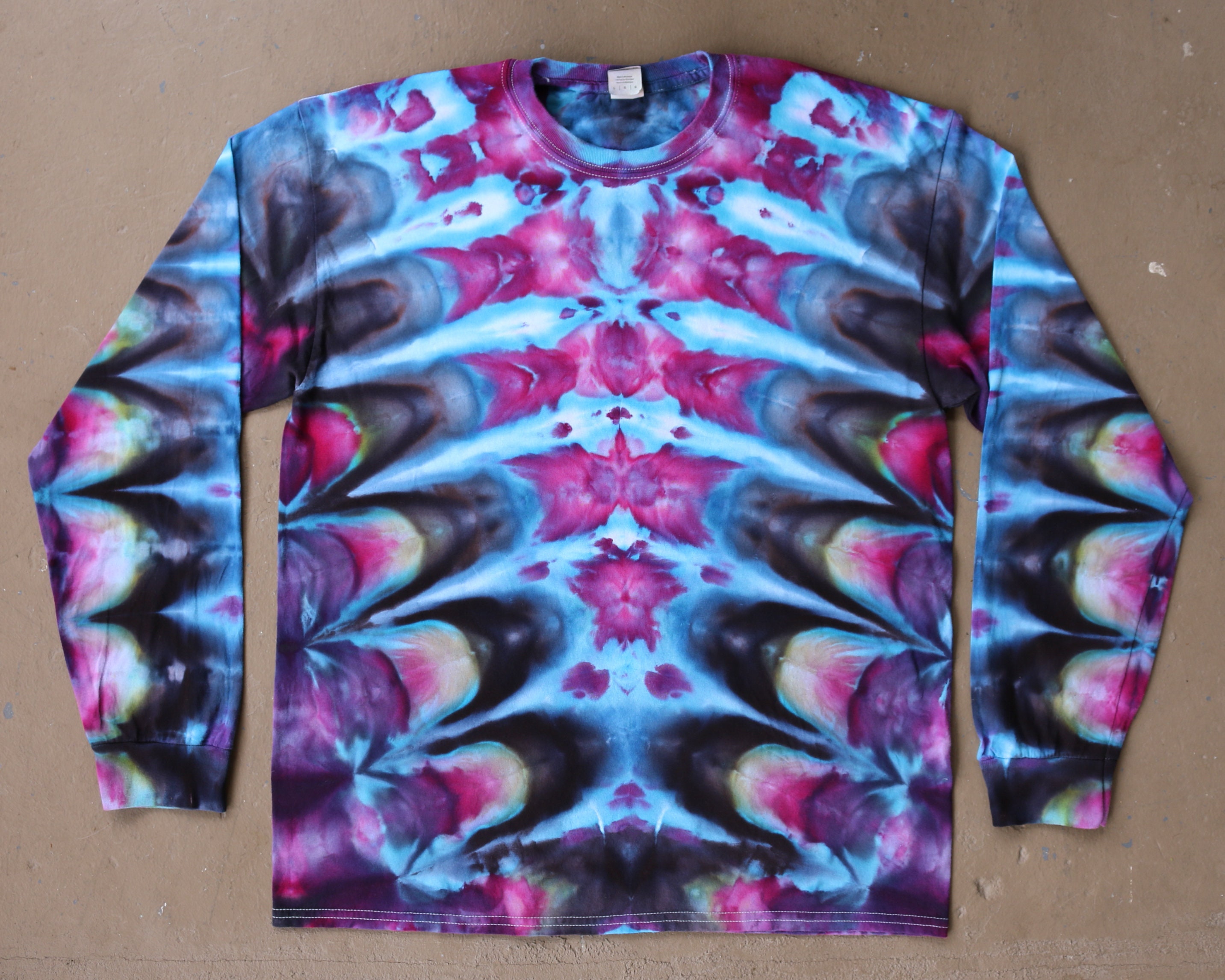 Long-sleeved T-shirt Tie-dye, T-shirt, fictional Character, flower