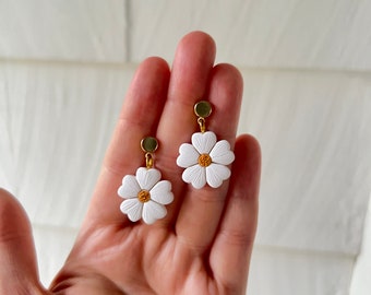 Pendientes de margaritas: joyería de flores de arcilla polimérica