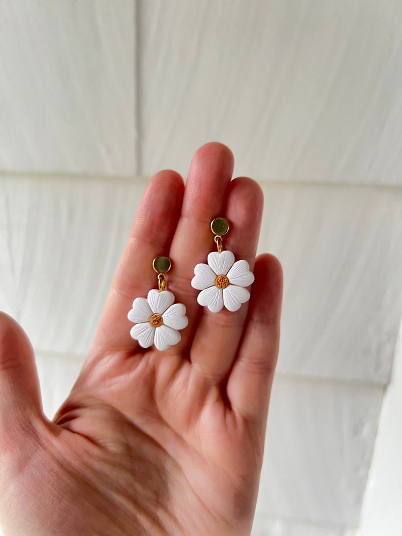 Daisy earrings, daisies, flower earrings, flower jewelry, clay flowers, image 1