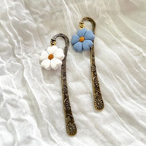Bookmark, bookish, flower bookmark, flowers, clay flowers, book jewelry, image 1