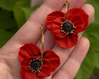 Aros de flor de amapola roja: pendientes de arcilla polimérica