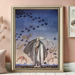 Peut inclure: Une impression d'art encadr&eacute;e pr&eacute;sentant une illustration fantastique. Une figure en cape et chapeau se tient au milieu d'oiseaux et de hiboux volants sur fond de ciel bleu. L'&oelig;uvre a une esth&eacute;tique vintage avec des traits d&eacute;taill&eacute;s et une bordure d&eacute;corative.