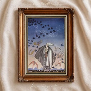 Peut inclure: Une impression vintage encadr&eacute;e dans un cadre dor&eacute; orn&eacute;. L'&oelig;uvre repr&eacute;sente une figure en long manteau et chapeau, entour&eacute;e d'oiseaux sur fond de ciel bleu. L'impression a une esth&eacute;tique fantaisiste et f&eacute;erique. Le texte "Lemon Paper Bag" est en bas.
