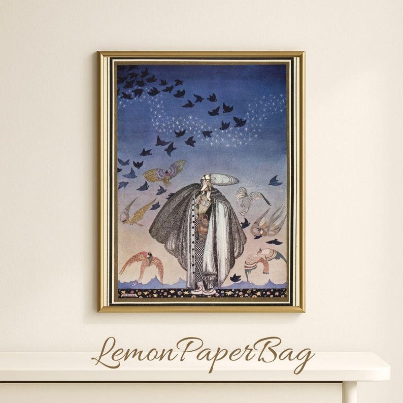 Peut inclure: Impression d'art encadr&eacute;e repr&eacute;sentant une illustration fantastique avec une figure en long manteau et chapeau, entour&eacute;e d'oiseaux et d'&eacute;toiles sur fond de ciel bleu. L'&oelig;uvre est dans un cadre dor&eacute;, avec le texte "Lemon PaperBag" en bas.