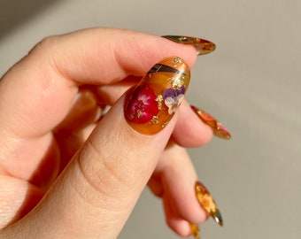 Reusable Pressed Dried Flowers Press-On Nails (amber glass base + gold/silver flake)