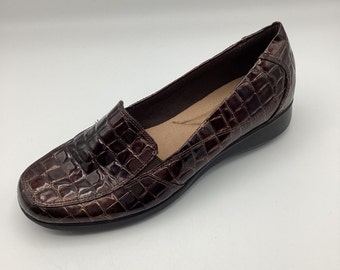 Clarks Womens Brown Gael Angora Patent Leather Mock Croc Loafers Size 6.5D Used