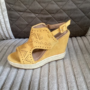 Clarks laser cut store leather wedge sandal