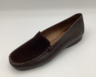 Clarks Womens Dark Brown Leather Low Heel Slip On Moccasin Loafers Size 6 Used