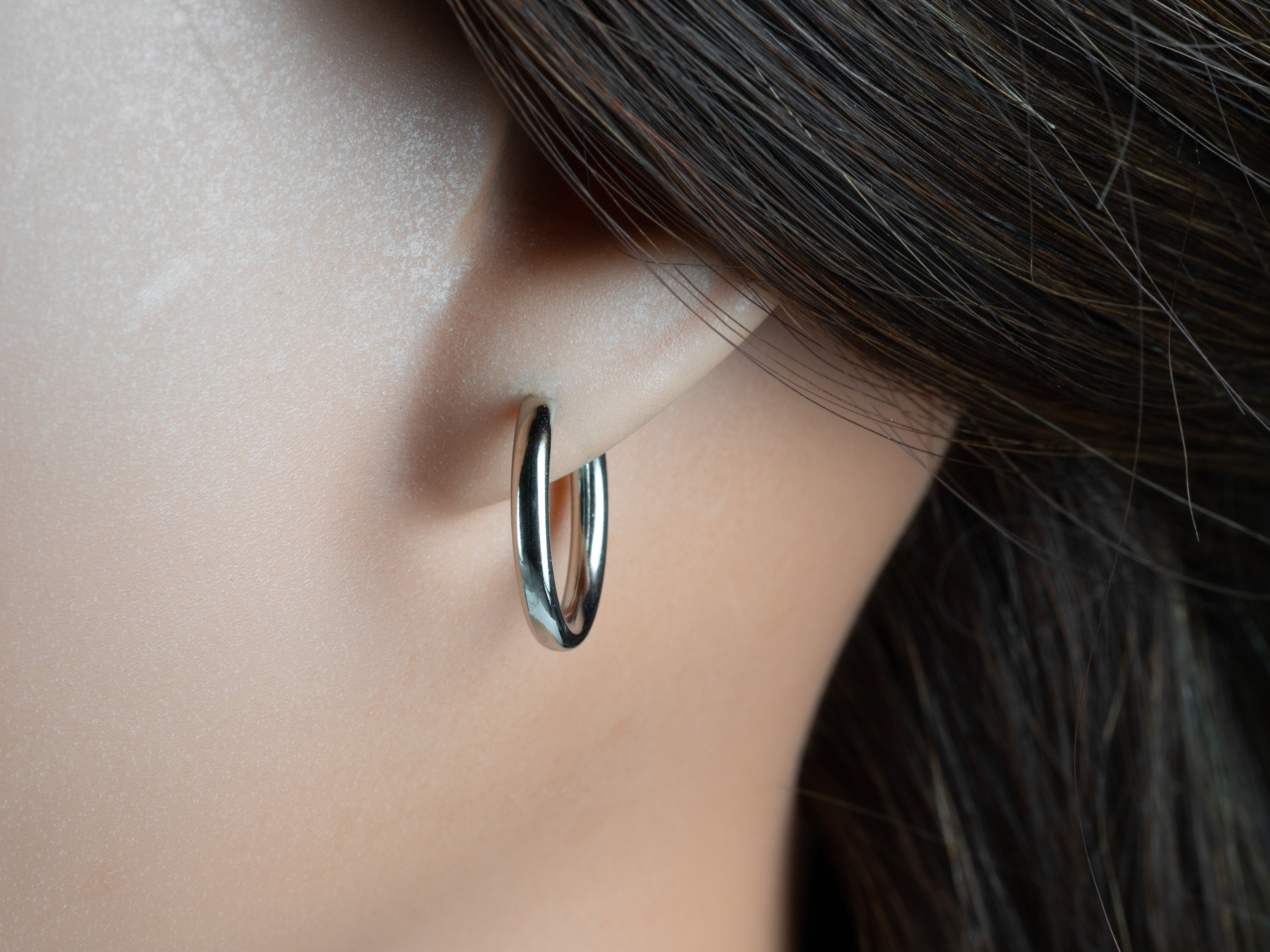 Dormentes em ouro branco 14K