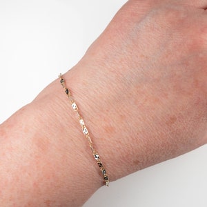Vintage Gold bracelet, pre owned 10 K gold bracelet, solid gold women&#39;s jewelry, 10K gold engraved links, diamond cut decor 2 tone 10K gold.