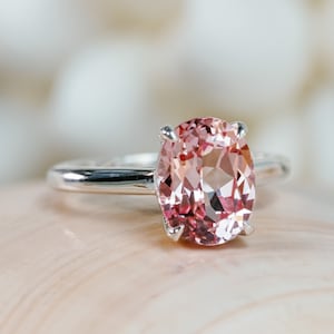 Anillo de zafiro Padparadscha de 14k, anillo de zafiro rosa ovalado, anillo de zafiro rosa de 2,5 qt, anillo solitario de zafiro Padparadscha, ajuste de catedral imagen 4