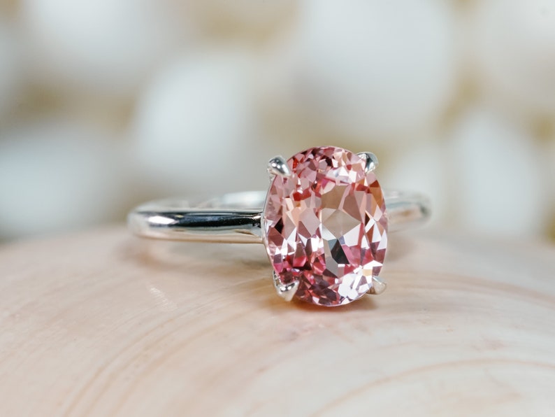 Anillo de zafiro Padparadscha de 14k, anillo de zafiro rosa ovalado, anillo de zafiro rosa de 2,5 qt, anillo solitario de zafiro Padparadscha, ajuste de catedral imagen 4