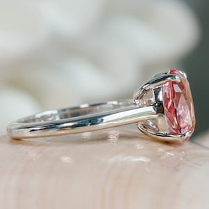 Anillo de zafiro Padparadscha de 14k, anillo de zafiro rosa ovalado, anillo de zafiro rosa de 2,5 qt, anillo solitario de zafiro Padparadscha, ajuste de catedral imagen 2