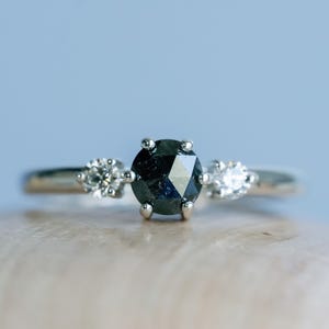 Salt and Pepper Diamond Ring, Salt and Pepper Three Stone Ring, Rose Cut Gray Diamond Ring, Minimalist Engagement Ring