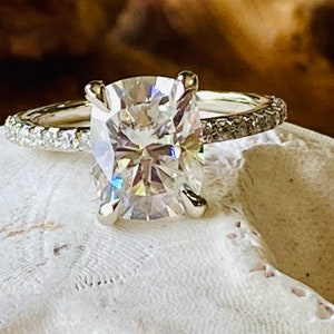Antique Cushion Moissanite Engagement Ring, Elongated Cushion Cut Moissanite, Cushion Cut Engagement Ring, 2.5ct Cushion Cut Ring