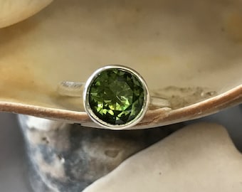 Peridot Ring, Silver Peridot Ring, Gold Peridot Ring, Peridot Bezel Ring, Peridot Solitaire Ring, August Birthstone, Birthstone Jewelry