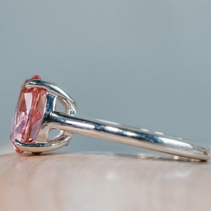 Anillo de zafiro Padparadscha de 14k, anillo de zafiro rosa ovalado, anillo de zafiro rosa de 2,5 qt, anillo solitario de zafiro Padparadscha, ajuste de catedral imagen 8