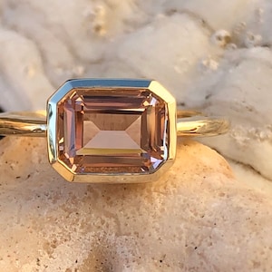 Morganit Ring, Morganit Verlobungsring, Gold Morganit Ring, Smaragdschliff Verlobungsring, Ost-West-Ring, Ost-West-Smaragdschliff