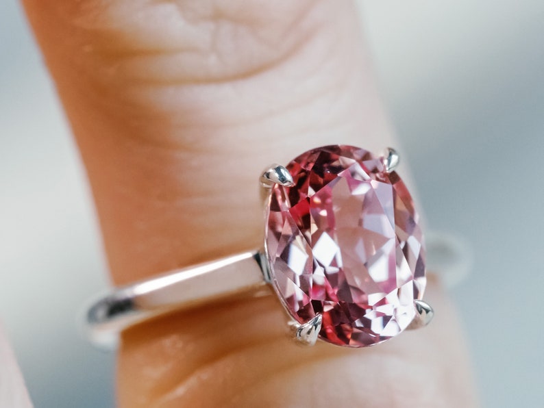 Anillo de zafiro Padparadscha de 14k, anillo de zafiro rosa ovalado, anillo de zafiro rosa de 2,5 qt, anillo solitario de zafiro Padparadscha, ajuste de catedral imagen 5