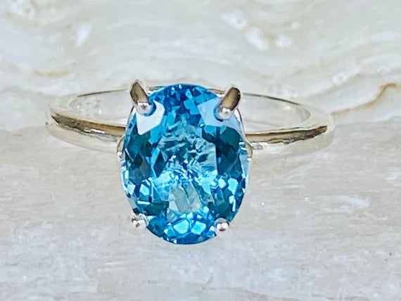 Anello topazio blu sale