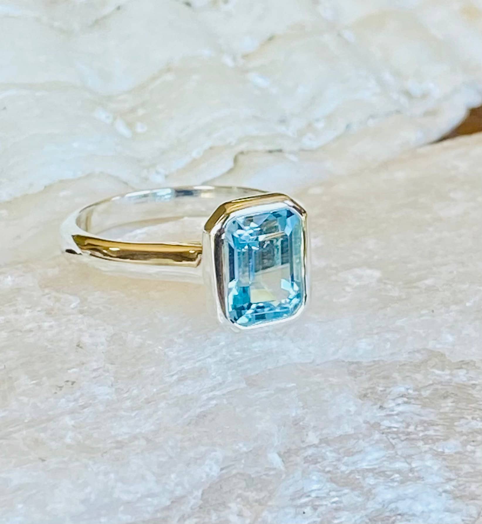 14K スカイブルートパーズリング、スカイブルートパーズ