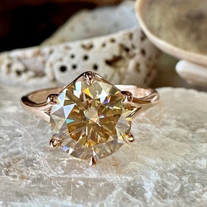 Champagner Moissanite Ring, Champagne Solitaire Ring, Runde Moissanite Ring, Moissanite Verlobungsring, Runde Solitaire, Statement Ring