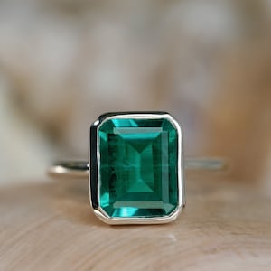 14k Emerald Ring,  Large Bezel Ring, Columbian Emerald Ring, Green Emerald Ring, Anniversary Gift, May Birthstone, Conflict Free