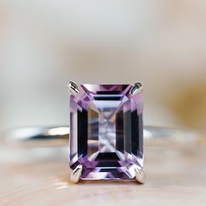 Anillo de amatista Rose De France de 14 k, anillo de amatista con corte esmeralda, anillo de amatista de 2,5 ct, solitario de amatista, amatista lavanda