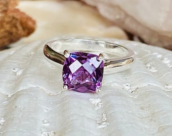 Anillo de alejandrita, Anillo de compromiso de alejandrita, Anillo de alejandrita de oro, Alejandrita de corte de cojín, Piedra de nacimiento de junio, Regalo de dama de honor