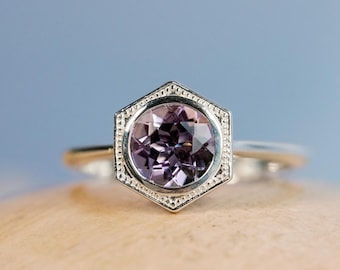 Anillo Art Déco Rose De France con amatista, anillo de amatista de 1,00 ct, engaste Art Déco, engaste hexagonal.