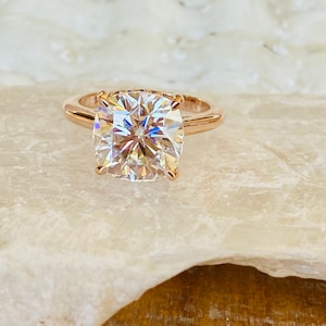 Anillo de compromiso de moissanita con corte cojín, anillo de compromiso con corte cojín de 3,00 ct, halo oculto, engaste catedral