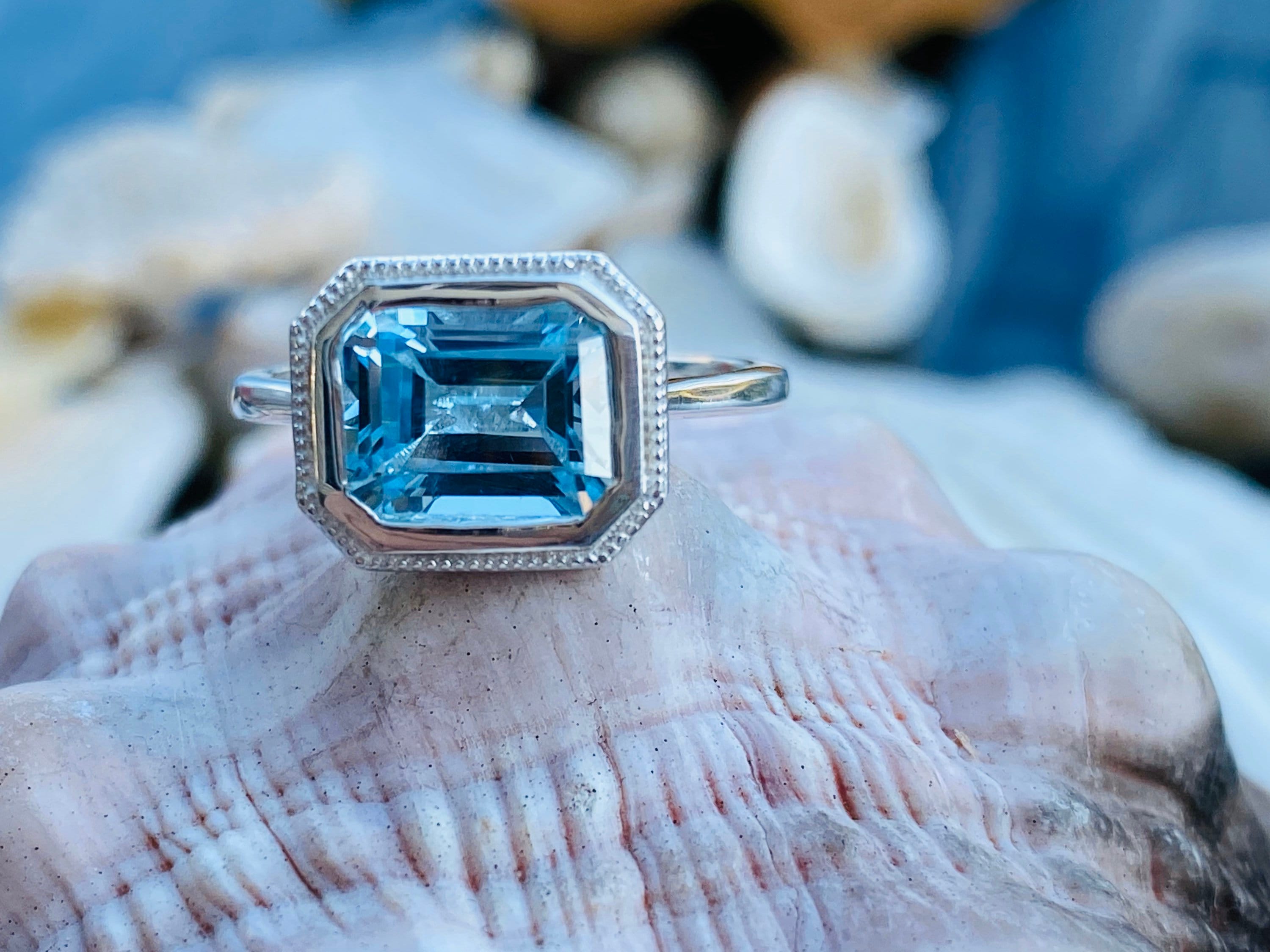 14Kゴールドアクアマリンリング、エメラルドカットアクアマリンリング