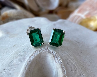Pendientes de esmeralda, pendientes de botón de esmeralda, regalo de dama de honor, piedra de nacimiento de mayo