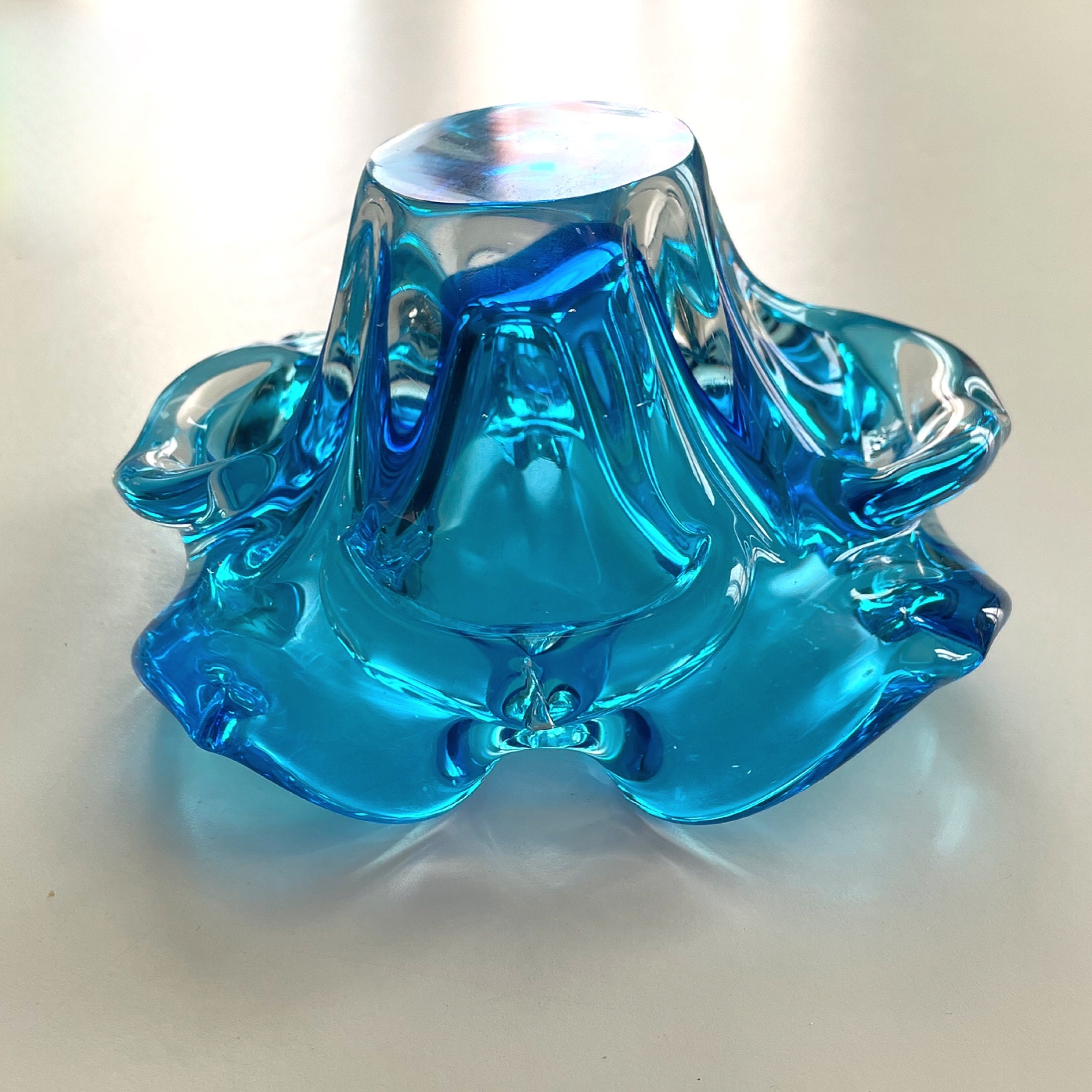 スカイブルーのムラーノガラスを使用したヴィンテージ灰皿。イタリア製